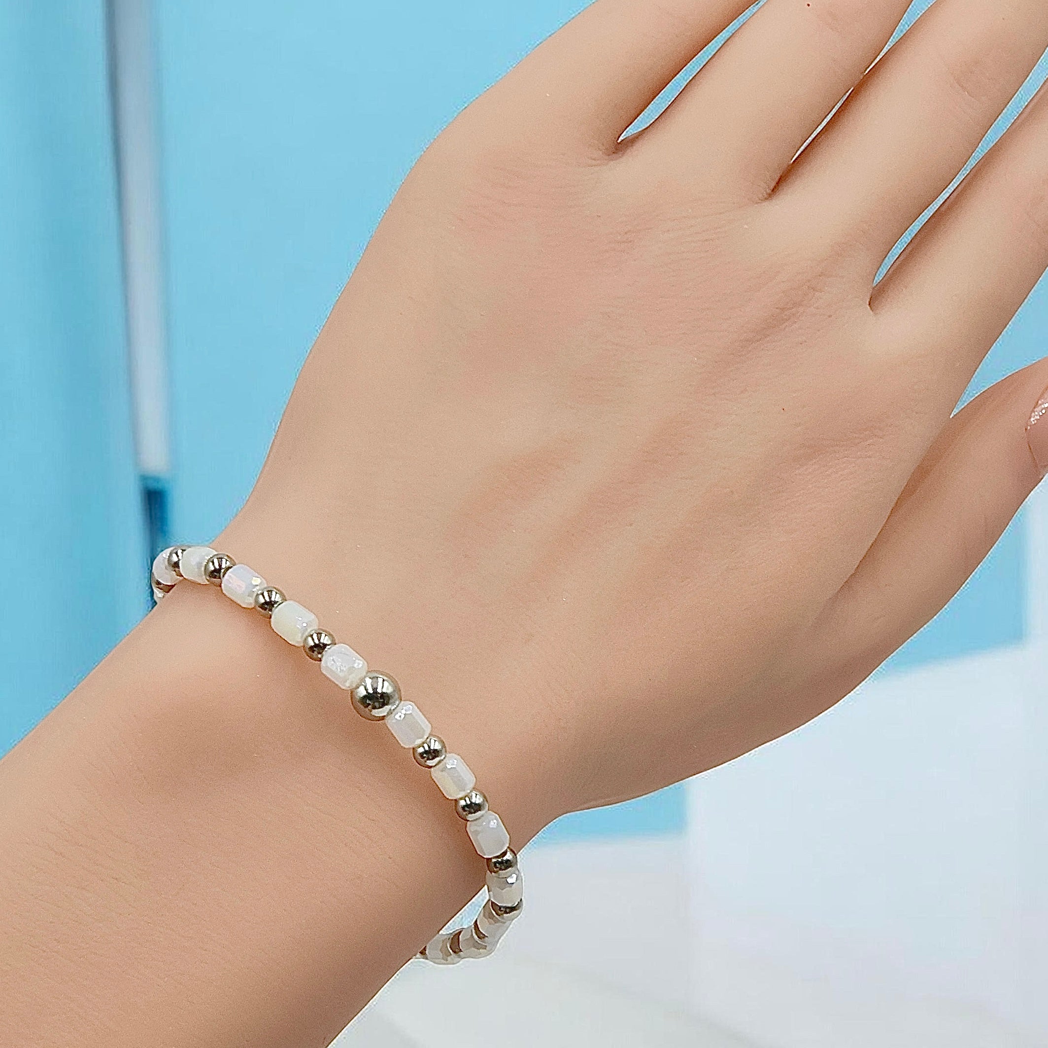 Petite Faceted Pillar | Pearl White